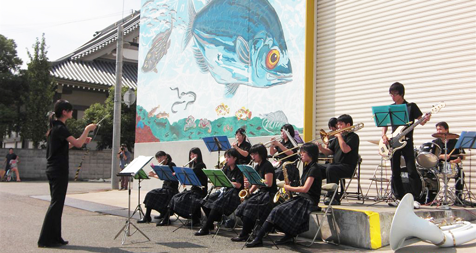 壁画「兵庫運河の生き物たち」除幕式、「防潮堤水族園」ギャラリー完成披露式