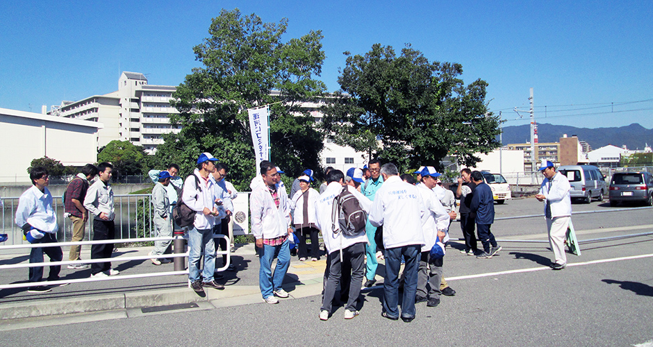 １０月１９日（日）に兵庫運河を美しくする会の会員合同の秋季清掃活動を実施しました。