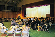 ２月２４日に当会も会員の兵庫運河・真珠貝プロジェクトの成果発表会が神戸市立和田岬小学校において盛大に開催されました。