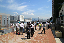 ５月２５日に兵庫区役所主催の「兵庫区民まちかどクリーン作戦」が浜山キャナルプロムナードで実施されました。
