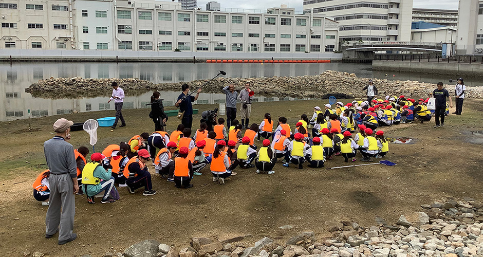 小学生参加型大阪湾一斉調査が行われました。