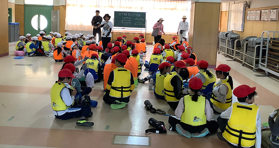 浜山小学校3年生、5年生の観察会、生き物調査が行われました。